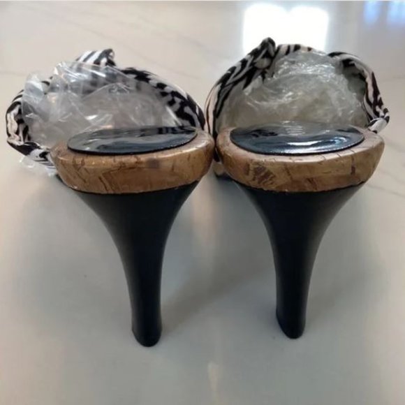 Unisa Size 8 is‎ very cute 🦓 zebra striped heels. Women's Fashion - Picture 9 of 16